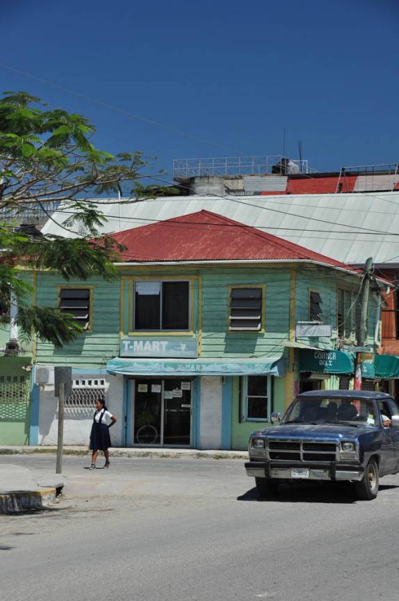 Casas coloridas em Corozal, no norte de Belize